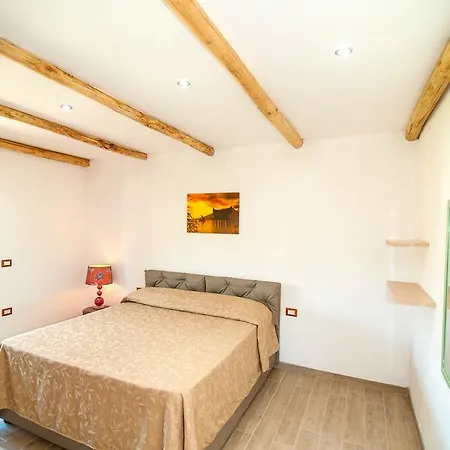 Tanaunella 아파트